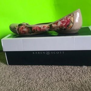 Karen Scott Floral Flats